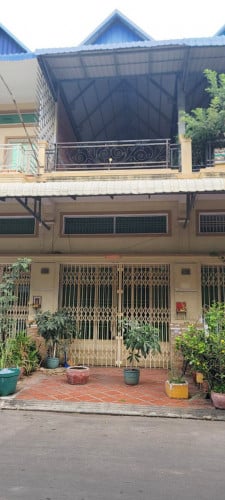 ផ្ទះល្វែងអាជីវកម្មសំរាប់លក់ក្នុងបុរី ម្ដុំចំការដូង