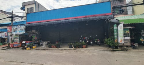 ផ្ទះសំរាប់លក់ នៅជិតវត្តភ្នំ