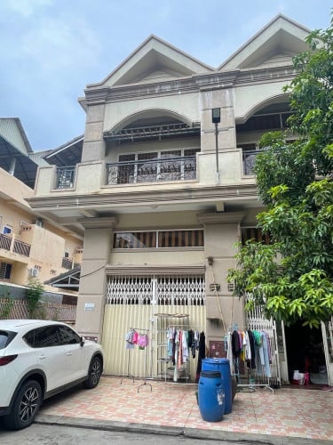 ផ្ទះកែងជួល ក្បែរផ្សារដីហុយ