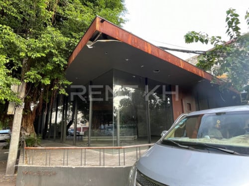 ហាងកែងសម្រាប់ជួលនៅជិតវិមានឯករាជ្យ