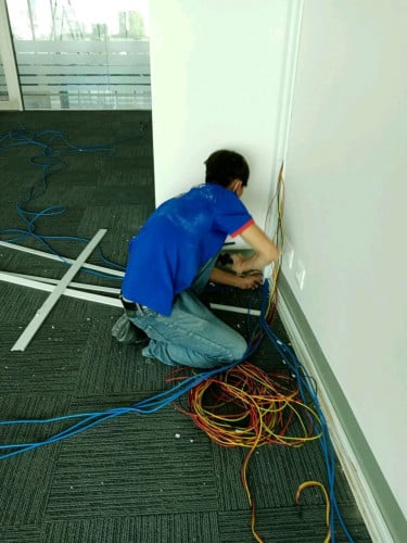 ដំឡើង​បណ្តាញ​ភ្លើងនិងខ្សែរអីនធើណេត