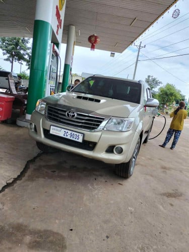 ឡានស្អាត​លក់​នៅ​សៀមរាប​013 នៅថ្មីណាស់