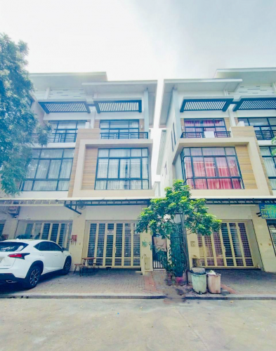 ផ្ទះអាជីវកម្មសម្រាប់ជួល | Shophouse for Rent (ចំហៀង)