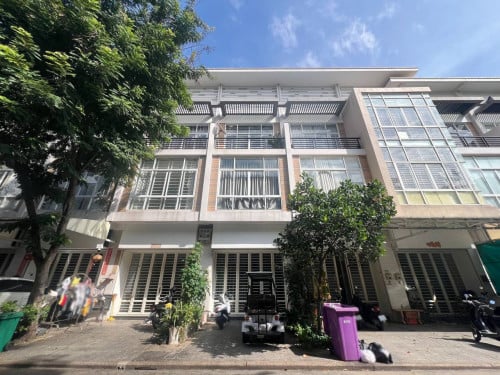 ផ្ទះអាជីវកម្ម សម្រាប់លក់ នៅបុរីប៉េងហួត បឹងស្នោរ | Shophouse for Sale at Borey Peng Huoth Boeung Snor