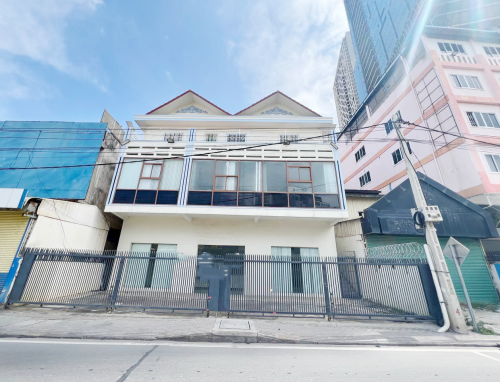 ផ្ទះពាណិជ្ជកម្មបីល្វែងជាប់គ្នាសម្រាប់ជួល | Three Commercial houses for Rent