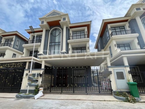 វីឡាភ្លោះសម្រាប់ជួលនៅបុរីអាម៉ូរីសែនសុខ / Twin Villa for Rent at Borey Amory Sensok