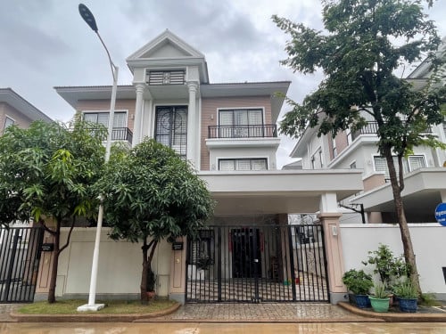 វីឡាwភ្លោះBសម្រាប់លក់ក្នុងបុរីប៉េង ដឹស្ដា មេរ៉ាហ្គាដិន