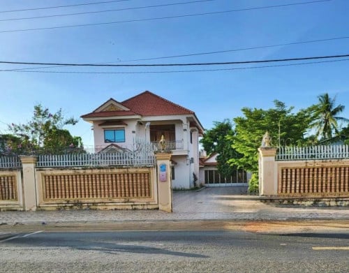 3000sqm Land & Villa 6 Bedrooms for RENT in Krong Kampong Cham