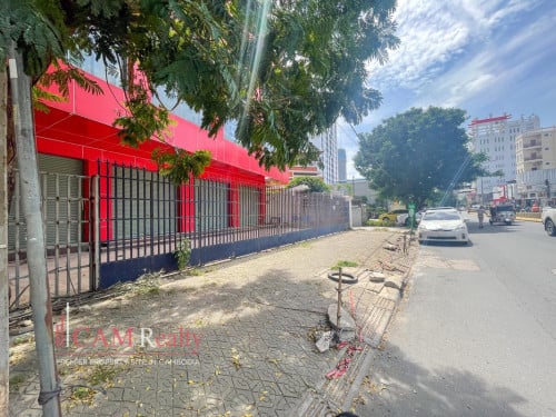 Commercial Space For Rent on Mao Tse Toung Blvd.
