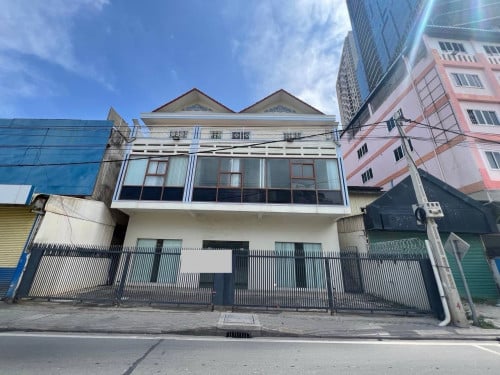 Commercial three house for Rent