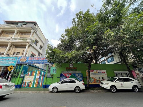 House for Rent អាចបើកសាលា ហាង ការិយាល័យ…