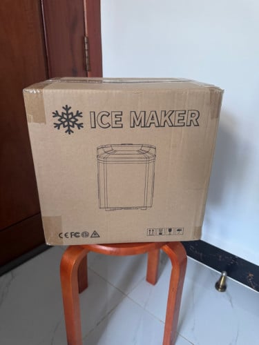 Ice maker ❄️❄️ brand new free post