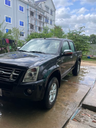 isuzu d max 010​ ឆ្វេង​សុីន​ អូតូ​ ប៉ុង​២​ លក់​នៅ​បាត់ដំបង​ផ្សារ​ភួពុយ​