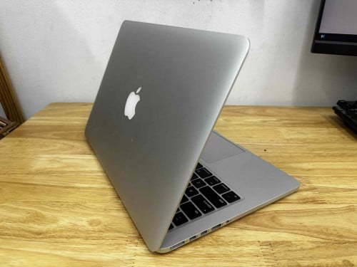 MacBook pro early 2015 280$(ចរចា)ប្រើប្រាស់ផ្ទាល់ខ្លួន