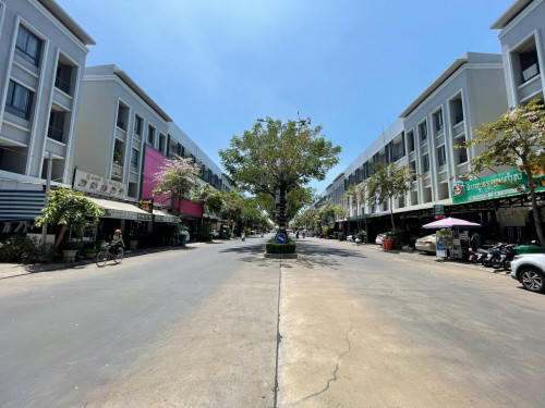 Shop House For Rent 598