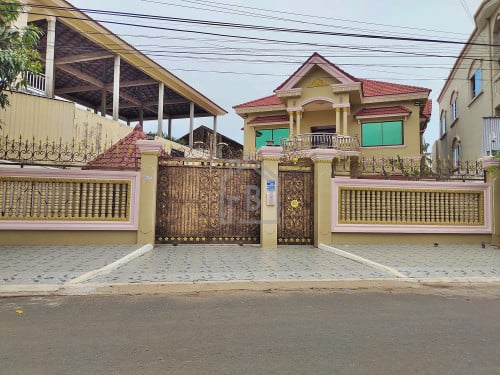 Spacious Villa 6 Bedrooms for RENT in Krong Kampong Cham