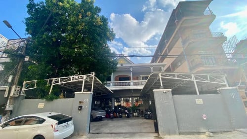 The big commercial villa and residence for rent in BKK2