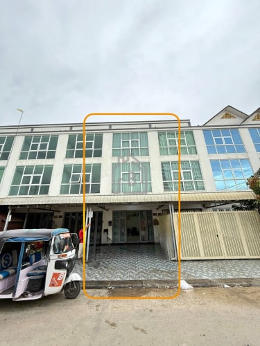 Townhouse 4 Bedrooms for RENT near Khmer Beverages Company