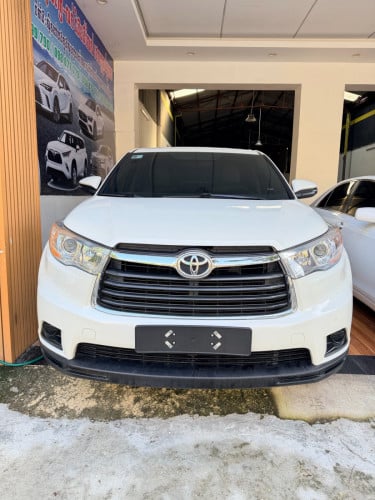 Toyota Highlander 4ម៉ាស៊ីន​ Full Option 2014 ប៉ុង1 កៅអី​3ជួរ