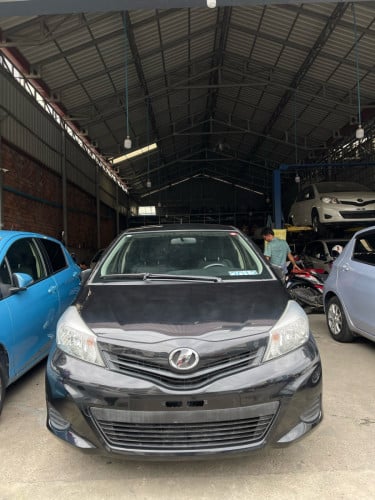 Toyota Vitz 2013