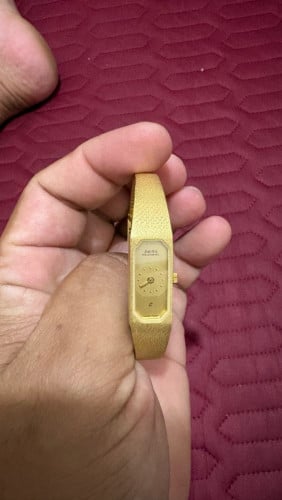 នាឡិកាពាក់ធ្វើគ្រឿងអលង្ការ ប្រេនម៉ាកស្វីស នៅថ្មី ទិញមកគ្រាន់តែដាក់តាំងមិនសូវបានពាក់