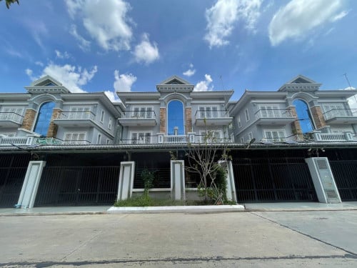 វីទ្បាភ្លោះ សម្រាប់លក់ នៅបុរី វិមានភ្នំពេញ សម្រាប់លក់