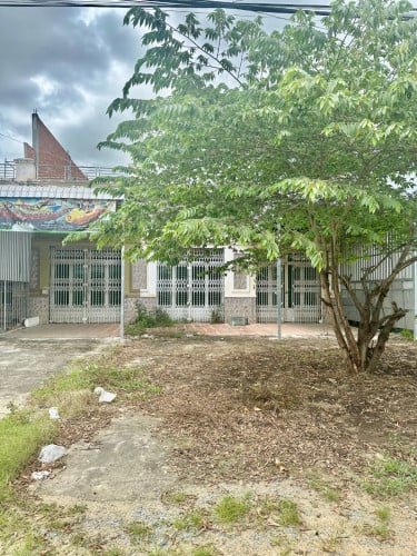 ផ្ទះអាជីវកម្មជាប់ផ្លូវជាតិលក់ប្រញប់