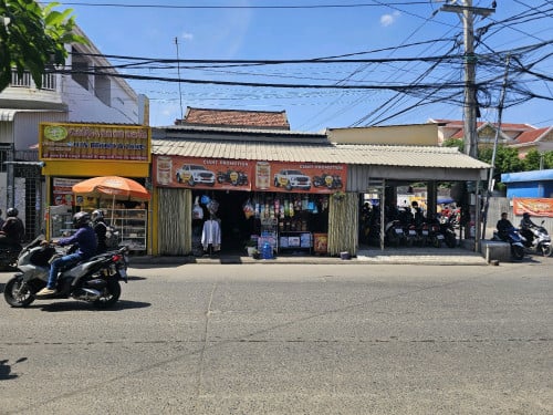 ផ្លូវផ្ទះកែងមានផ្លូវបែកជាបួនស្រាប់