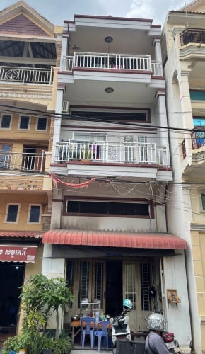 ផ្ទះល្វែង ជិតផ្សារទំនើបជីបម៉ុង សំណង់12 ខណ្ឌទួលគោក ត្រូវលក់បន្ទាន់ខ្លាំង