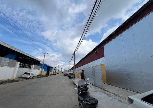 ឃ្លាំងជួល ខណ្ឌដង្កោ ជិតផ្លូវ50M