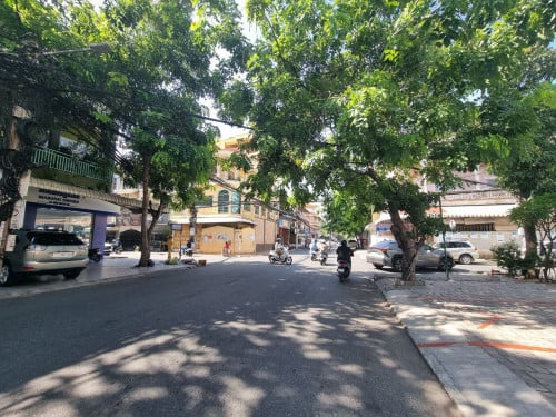 ដីកែង លក់  នៅបឹងកេងកង | 万景岗待售街角土地 | Corner Land For Sale in Boeng Keng Kang