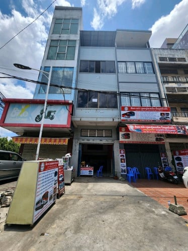 ផ្ទះល្វែងE2លក់ឬជួលទំហំ 4M*14M សល់ដីក្រោយ1M