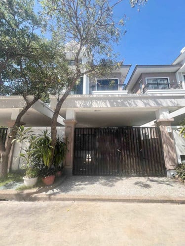 វីឡាភ្លោះអេសម្រាប់ជួល | Villa Twin A For Rent In Borey Penghout Boeung Snor
