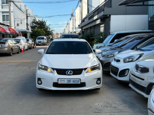 Lexus CT200h Luxury 2011