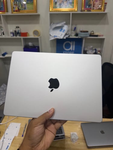 MacBook Pro 2023 14” M2 Pro 16G/512G Battery 100%