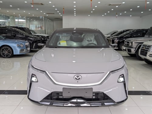 Mazda Ez-60 2025 Full options Max មាន3ពណ៌ ខ្មៅ ប្រផេះ​ ស្វាយ