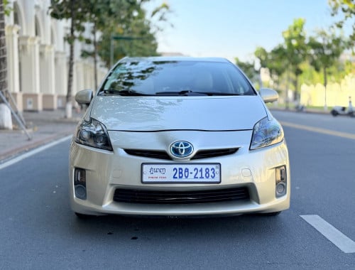 Prius 010 option 4 ពណ៍មាស រំលស់ជាមួយឃ្លាំងបាន