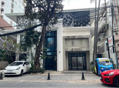 Resturant building for Rent BKK1