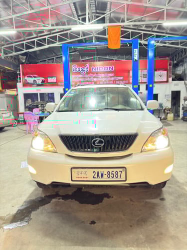 RX330.05.ប៉ុង​មួយ​ ក្នុង​លឿង​ ឡាន​ស្អាត​ថ្មី​