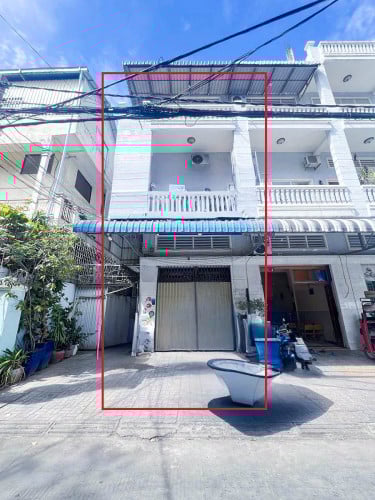 Shop House 4 bedrooms for rent in Toul Tompung