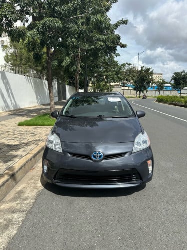 Toyota Prius 2014 option3 ឡានស្អាតលះខ្លាំងណាស់