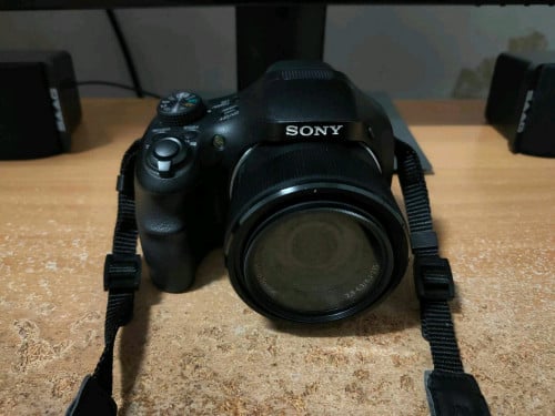 Sony Cybershot DSC-HX300 Review The Sony Cybershot DSC-HX300 has a 50x optical zoom lens