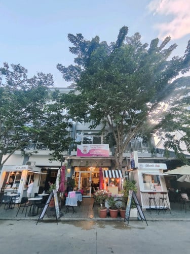 ផ្ទះអាជីវកម្ម ក្បែរផ្លូវធំ លក់បន្ទាន់ខ្លាំង