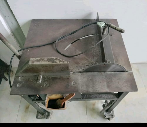 ម៉ាសុីនកាត់អាលុយមីញ៉ូម