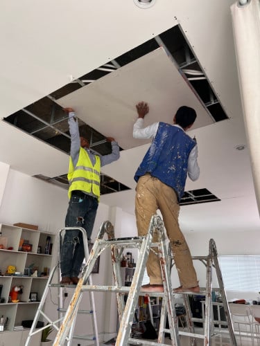 ជួសជួលជំរាបទឹក ធ្វើពិដាន លាបថ្នាំផ្ទះ ធ្វើទឹកភ្លើង ការ៉ូ ដែក ដំបូល។ល។