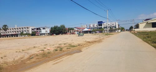 ដីលក់ 4ha ផ្លូវ4 តម្លៃល្អ​ ចោមចៅទី១​ ម្តុំផ្លូវជាតិលេខ3​ ពោធិ៍​សែនជ័យ​ ភ្នំពេញ