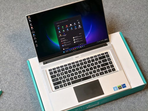 ចរចារបាន 𝗔𝗠𝗢𝗟𝗘𝗗 𝟰𝗞 - Gigabyte AERO 16 ស្អាតលិតបាន