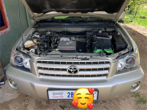 ឡាន Highlander ពណ៌ទឹកមាសស្អាតអត់បុកអត់បអត់ចេះធានាឡានស្អាតឆ្នាំ 2001លីមធីតបើកដំបូលស្លាកលេខ BI.####