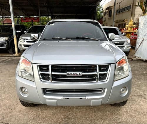 លក់ ISUZU DMAX 2008 1បាំងកន្លះលេខដៃ កាប់ពីតាស់ ថ្មីណាស់ ទឹកថ្នាំហ្សីន90%
