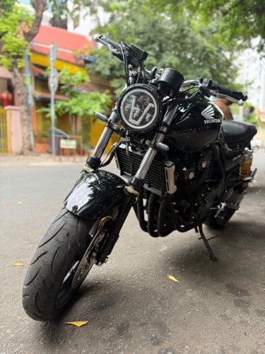 Honda CB400cc VTEC 2